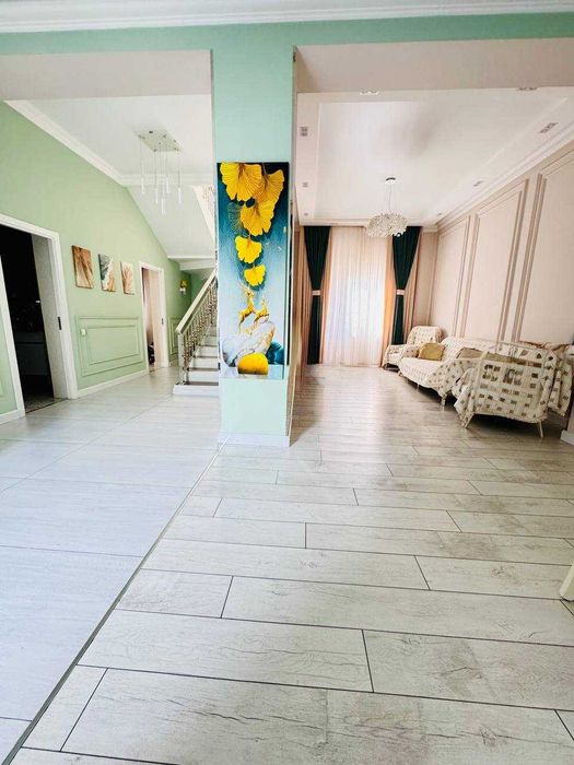 Ikki qavatli kottej sotiladi.