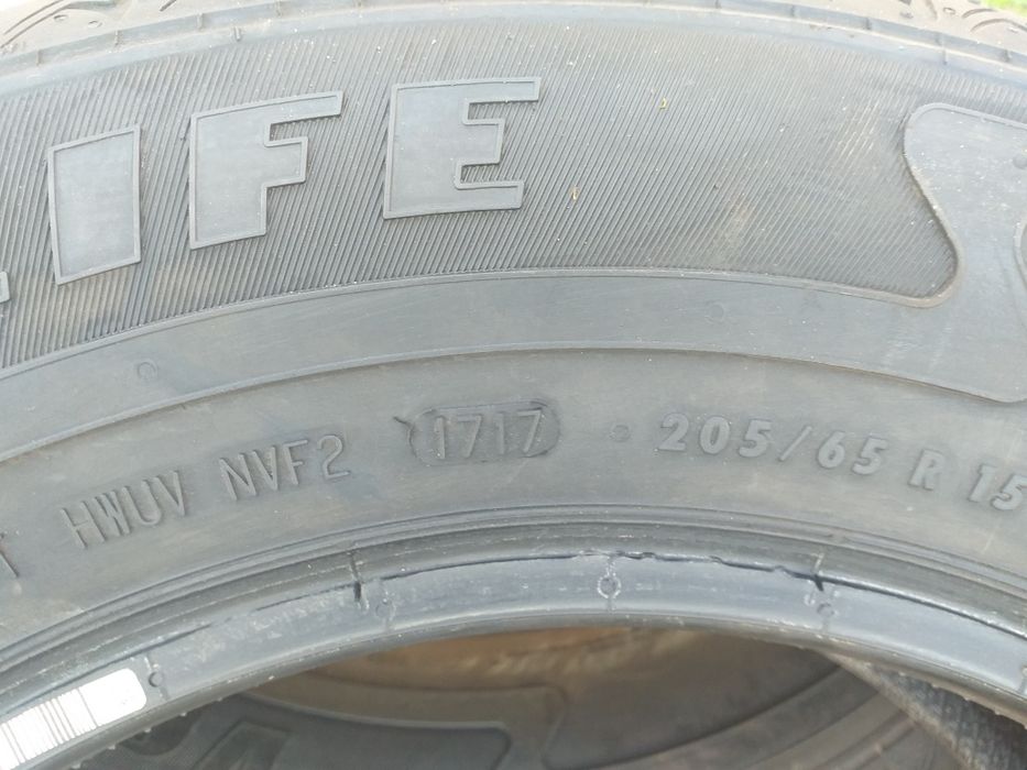 Гуми 2 броя 205/65/15