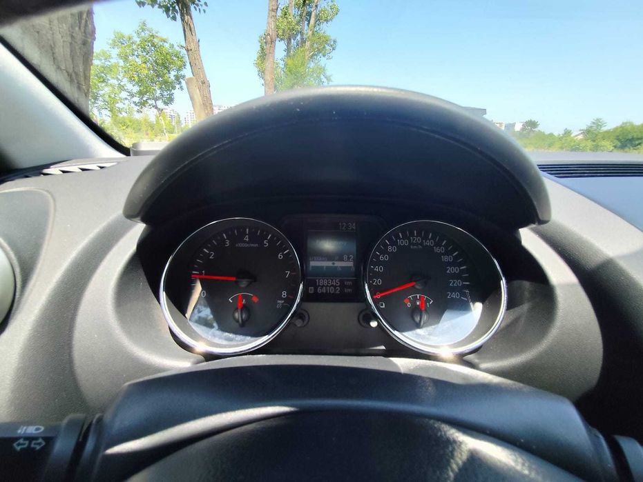 Vand Nissan Qashqai, 1.6 benzina, 114 cp, manual 5+1, panoramic