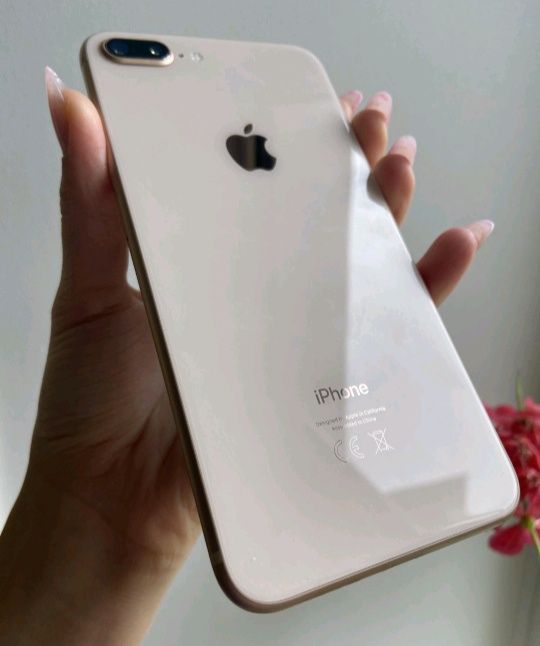 IPhone 8 plus на 64 гб б/у работает исправно