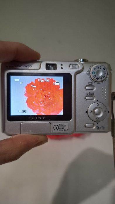 Компактен дигитален фотоапарат SONY Cybershot W30