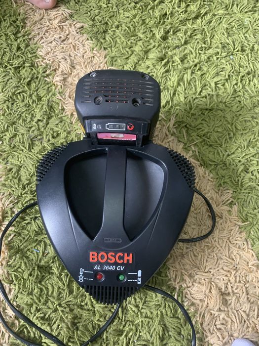 BOSCH set  incarcator + baterie folosite putin