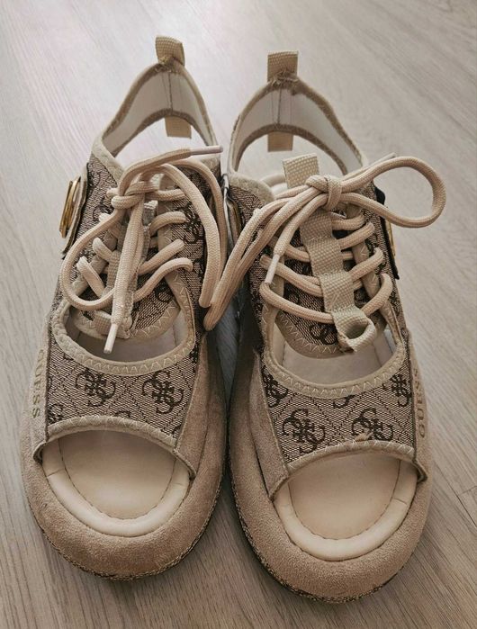 Отворени дамски обувки GUESS