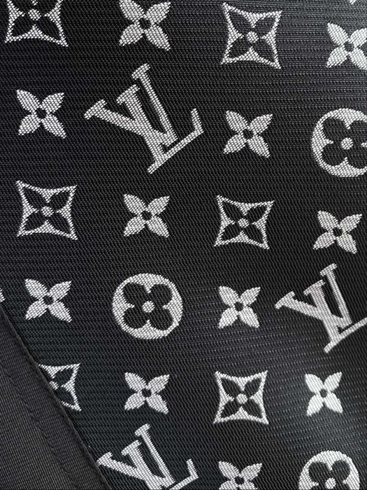 Geaca Louis Vuitton , calitate premium , pe comanda , noua , M