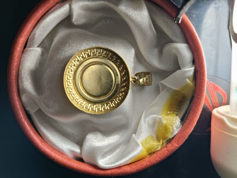Medalion Versace din aur 14k