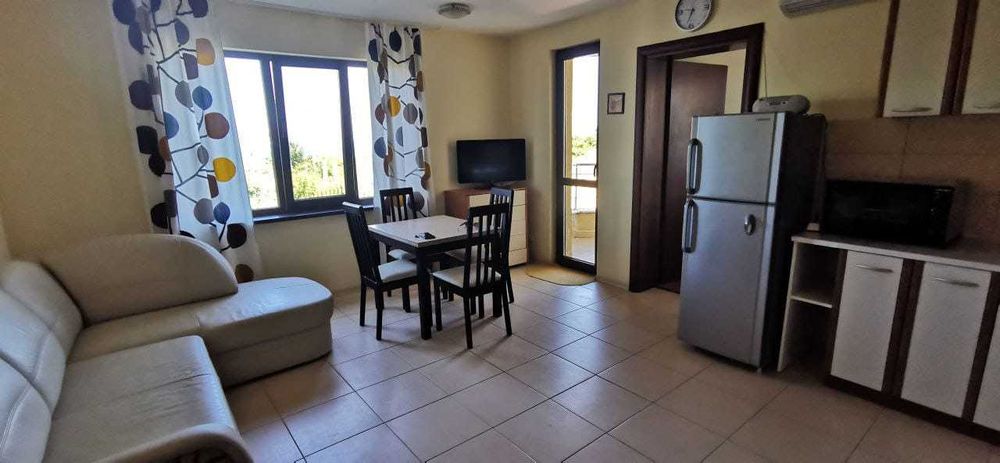 Двустаен апартамент на централна улица в Бяла