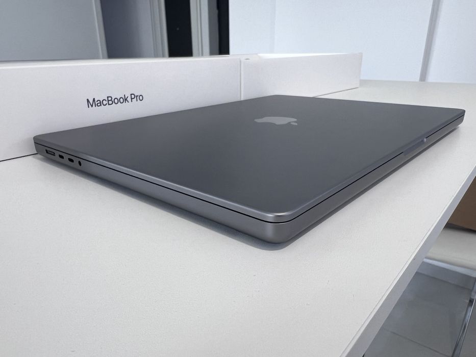 Macbook Pro 16 M1 Max 64 GB 1 Tera  Baterie 99%  38 cicluri NOU
