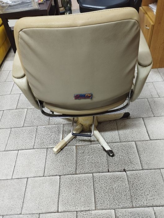 Фризьорски стол немско