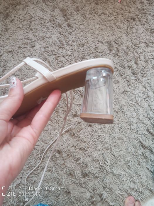 Продам босоножки