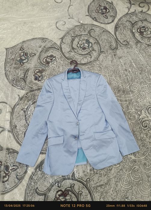 Kostyum bryuk sotiladi!