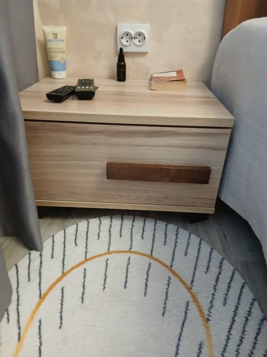 Продам 2 прикроватные тумбы