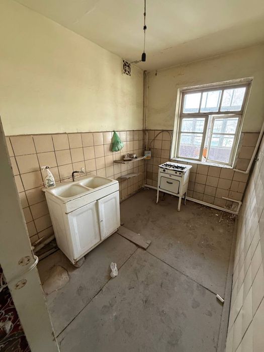 Срочно продаётся 3х комнатная квартира 77 серия дом Мархабо 2 этаж