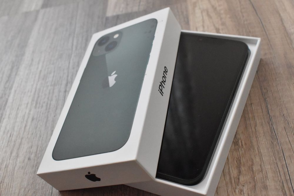Apple iPhone 13 128GB, 5GB RAM, 5G