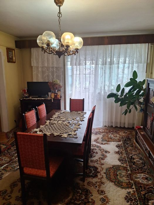 Vand apartament 3 camere, decomandat, zona semicentrala, Valcea