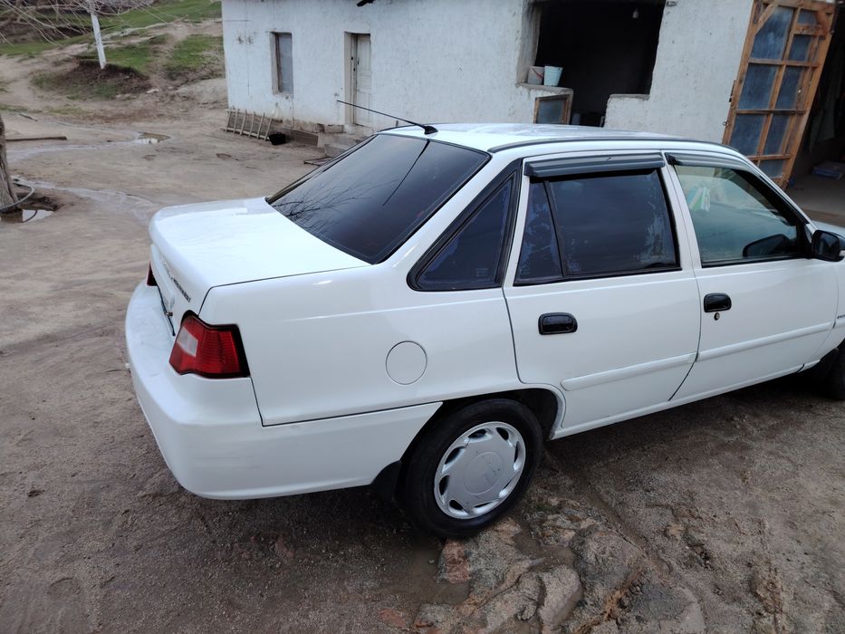 Nexia 2 1,6 srochna sotiladi