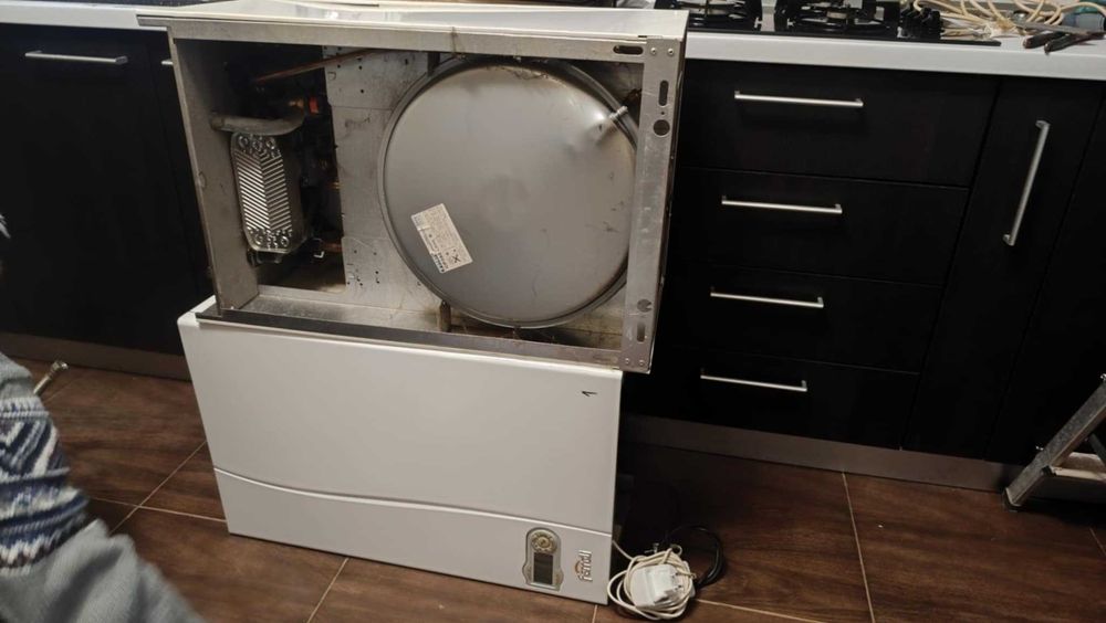 Doua centrale Ferroli