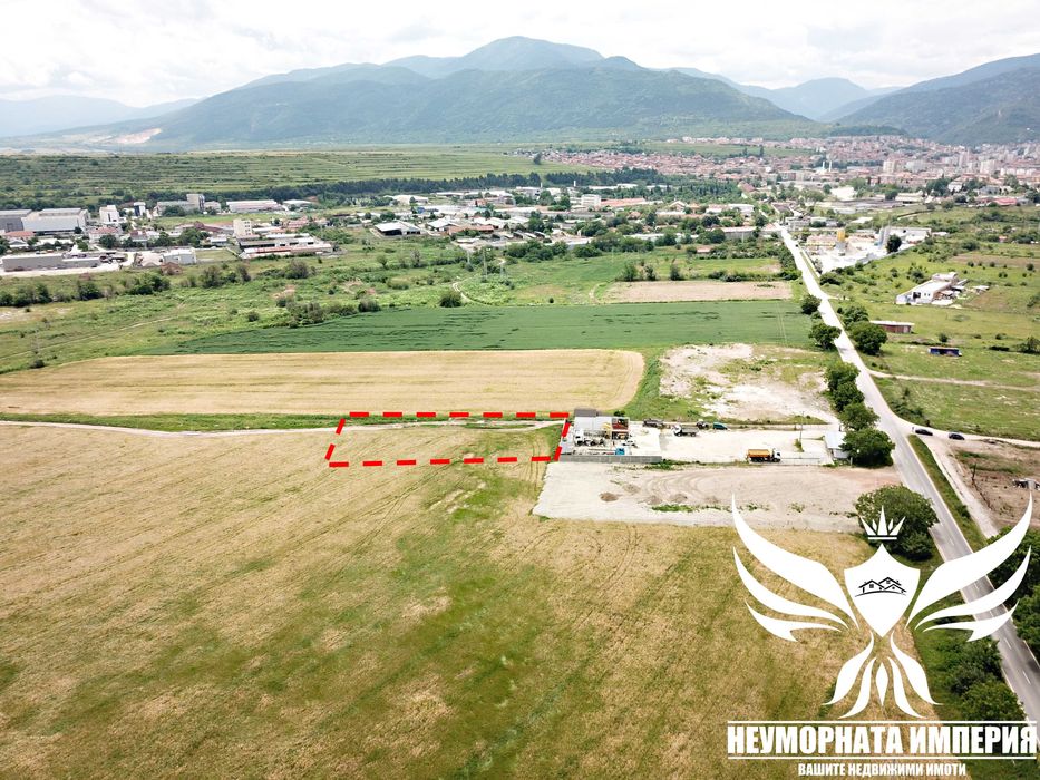 Под наем земя, парцел, паркинг 4320кв.м. в Асеновград, втора линия