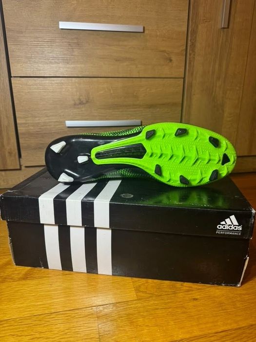 Футболни обувки, бутонки адидас