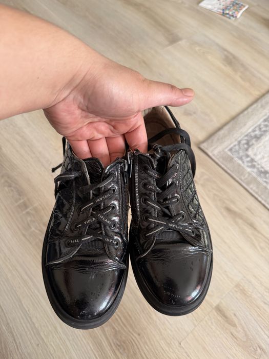 Қыз балаға арналған күздік аяқ киім.