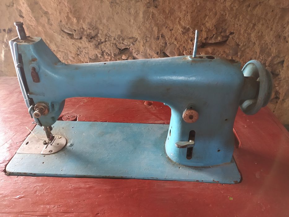 Продаётся швейная машина