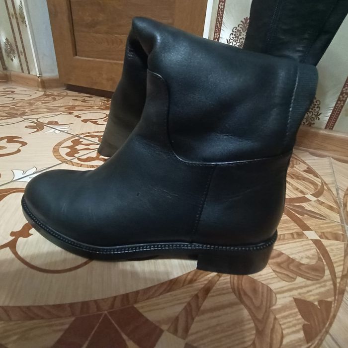 Продаются кожаные сапоги новые