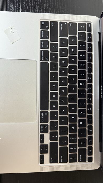 Продам MacBook Air 2020