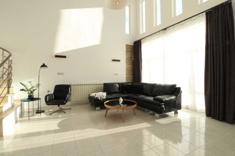 Дава се под наем Къща в Варна, м-т Св. Никола - 500 кв.м за 2992.17 € - Снимка #9