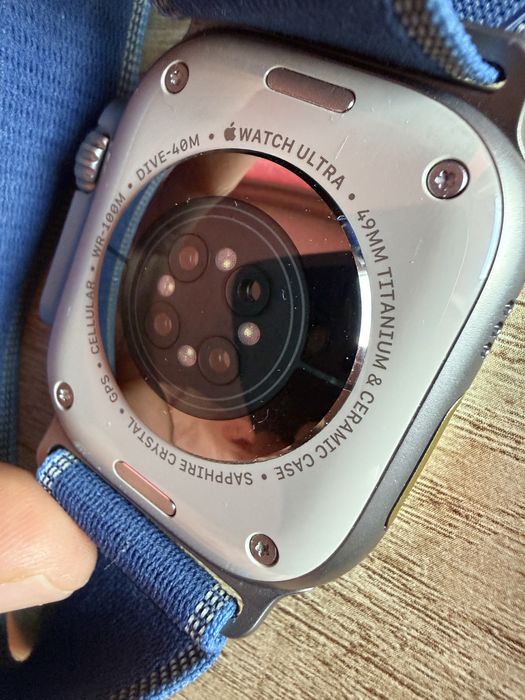 Apple Watch Ultra Gen3 - Silver Titanium с 5 оригинални каишки