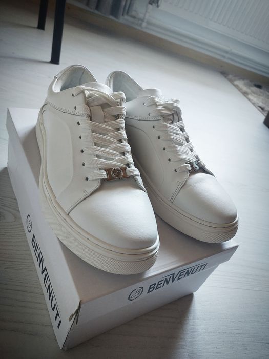 Adidasi albi Benvenuti