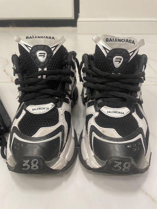 Balenciaga runner black and white