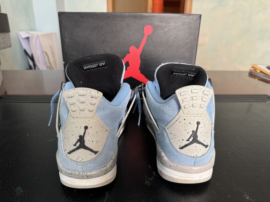 Jordan 4 University blue Marimea 40 in stoc acum