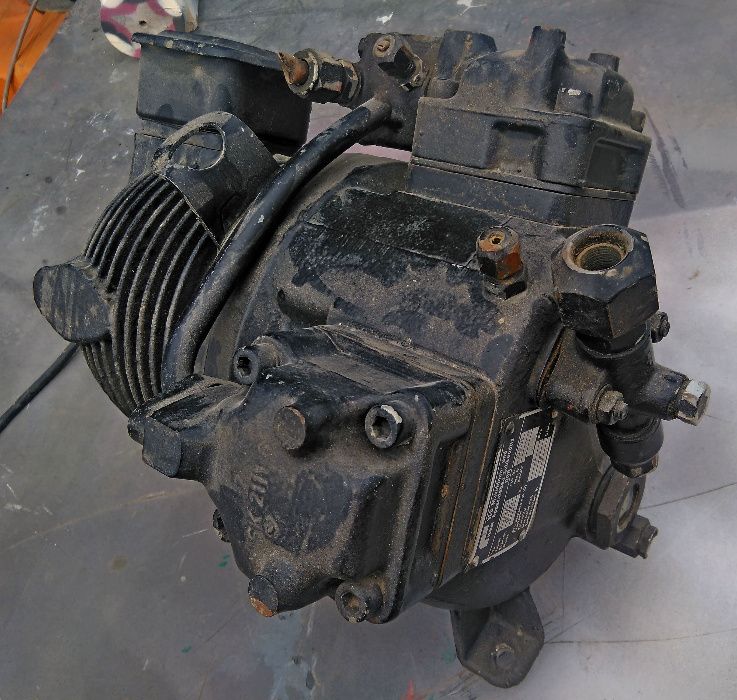 компресор трифазен