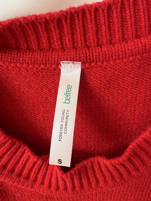 Красный свитер женский