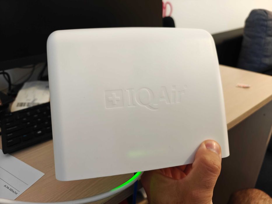 Monitor Calitate Aer IQAir AirVisual outdoor (Stație Smart PM2.5 / CO2)