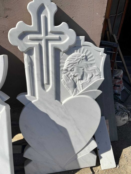 Execut monumente funerare