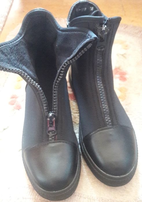 Дамски спортни обувки