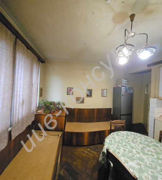 Тристаен апартамент с Гараж до Гимназия по САГ, гр. В. Търново