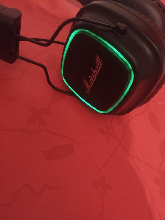 Наушники продам.