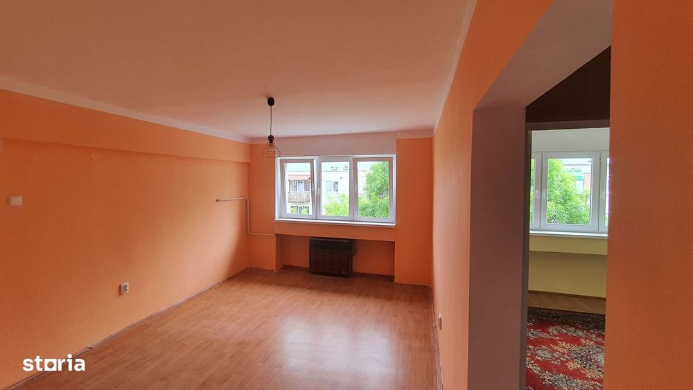 ap. 3 cam MVI str. Gladiolei 6 et 4 , 2 bai , 820 Eu/ mp