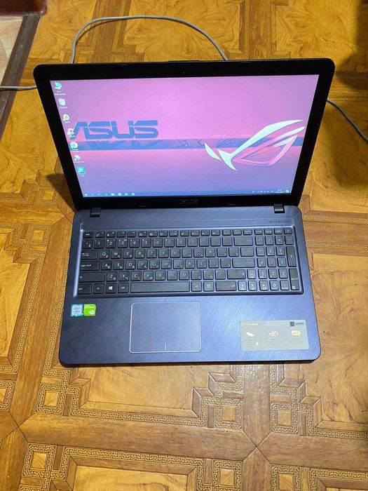 Отличный Ноутбук ASus в хорошем состоянии intel i3-7 поколение озу 4гб