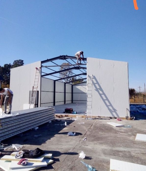 Vindem hale metalicie 10 deschidere + 20 lungime + 4 la strasna