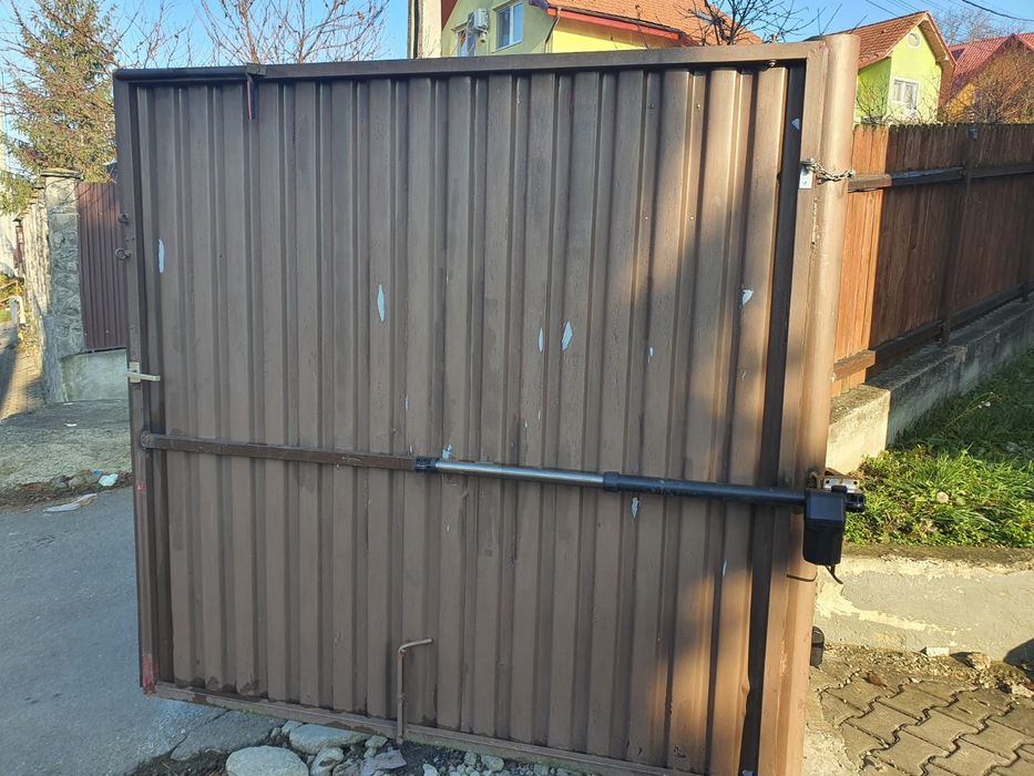 Tablă pentru porți