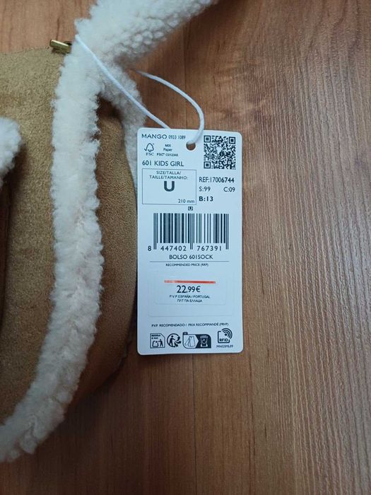 MANGO  НОВА Малка чанта от велур