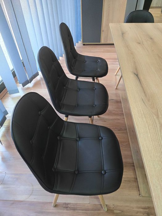 Маса със столове