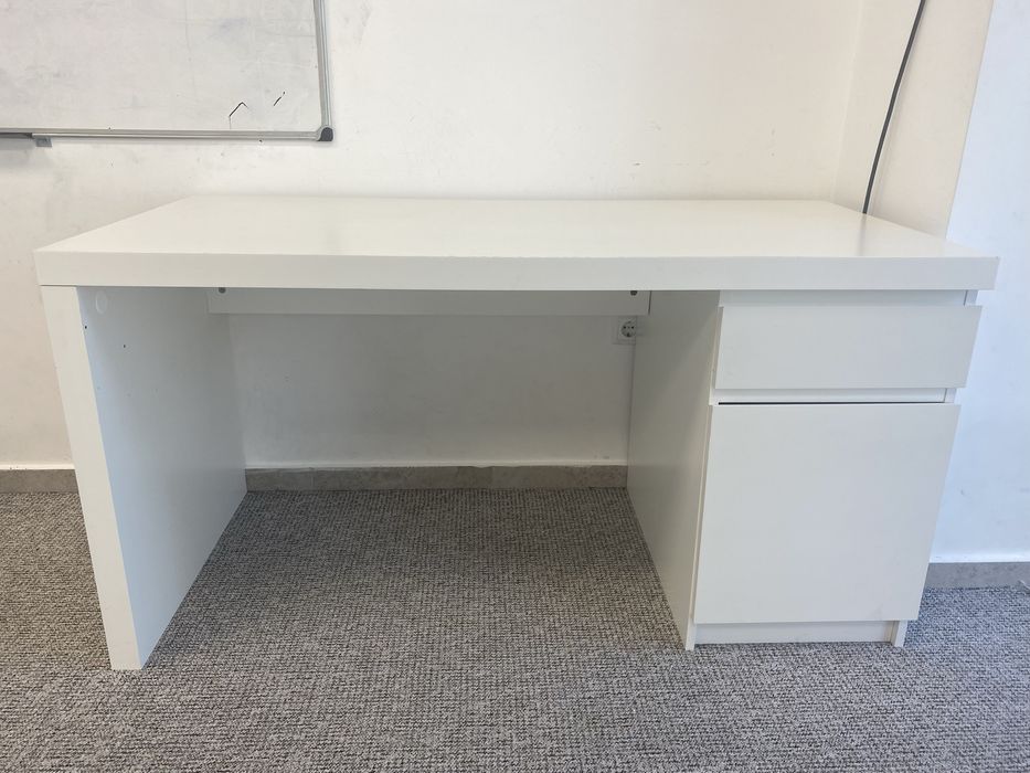 IKEA MALM бюро 140/65/72