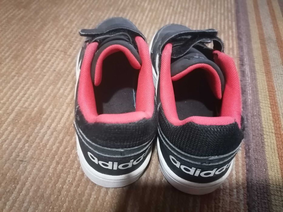 Маратонки адидас