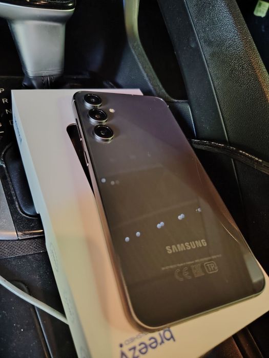 Samsung S23FE...