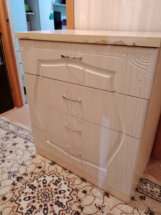 Продам комод. Состояние среднее