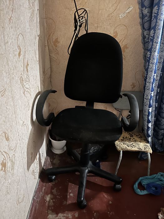 Продам кресло 150000 сум