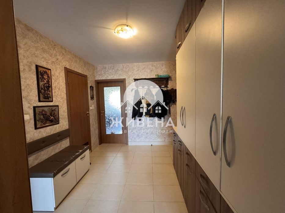 Продава обзаведен 3-стаен апартамент, м-т Сотира